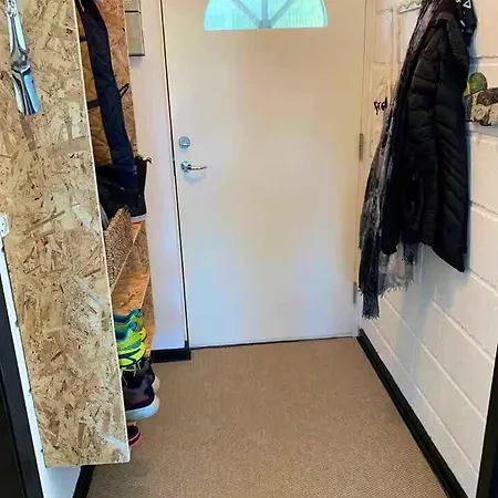 By The With Cozy Atmosphere Hébergement de vacances